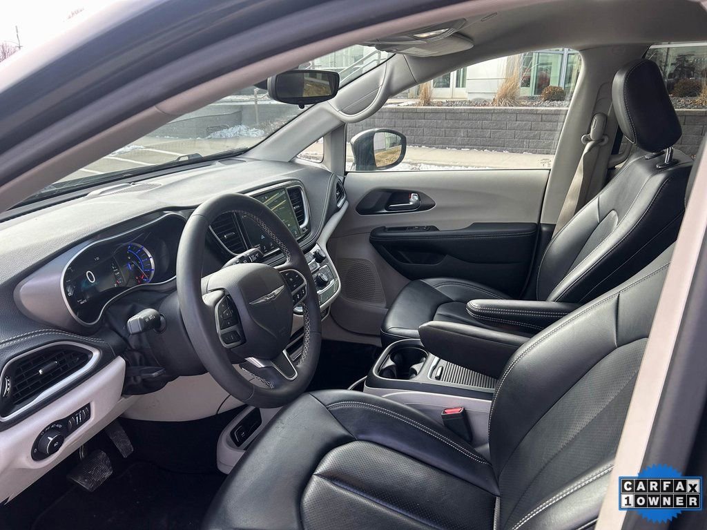 Used 2024 Chrysler Pacifica Select image 8
