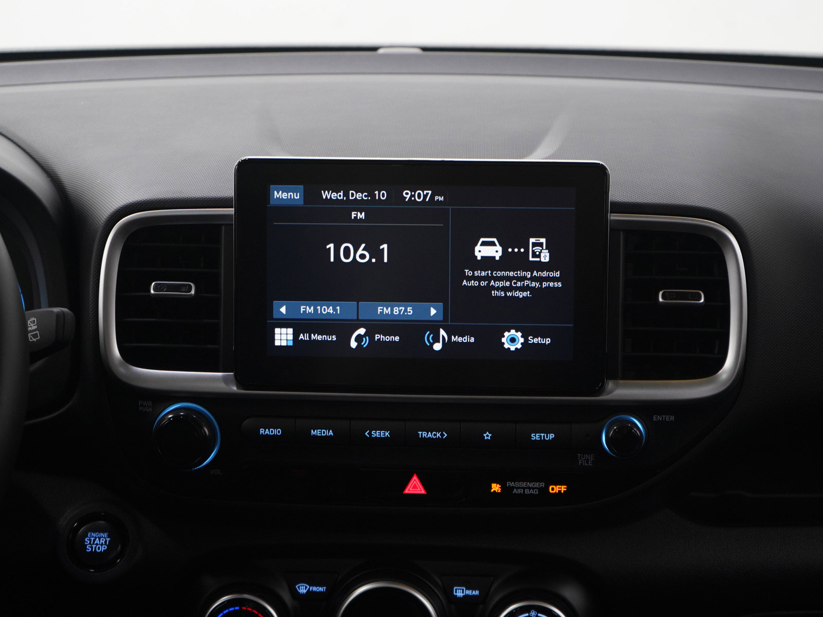 Certified 2025 Hyundai Venue SEL image 14