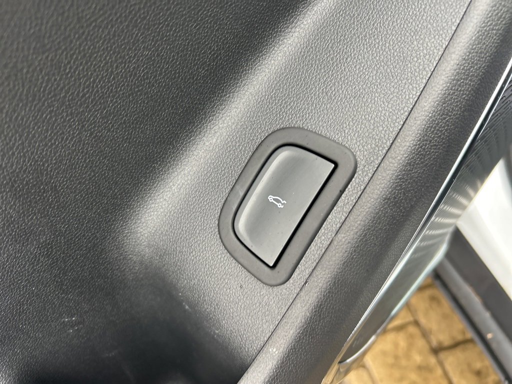 Used 2025 GMC Acadia Elevation image 19