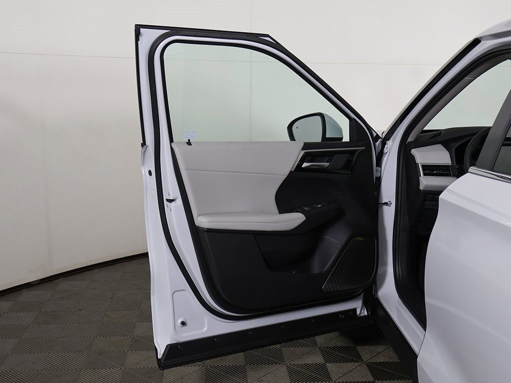 New 2025 Mitsubishi Outlander SE image 23