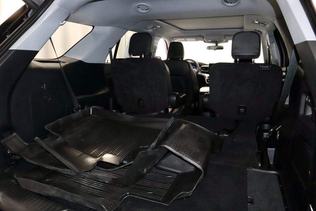 Used 2023 Ford Explorer XLT w/ Equipment Group 202A AWD/4WD image 14