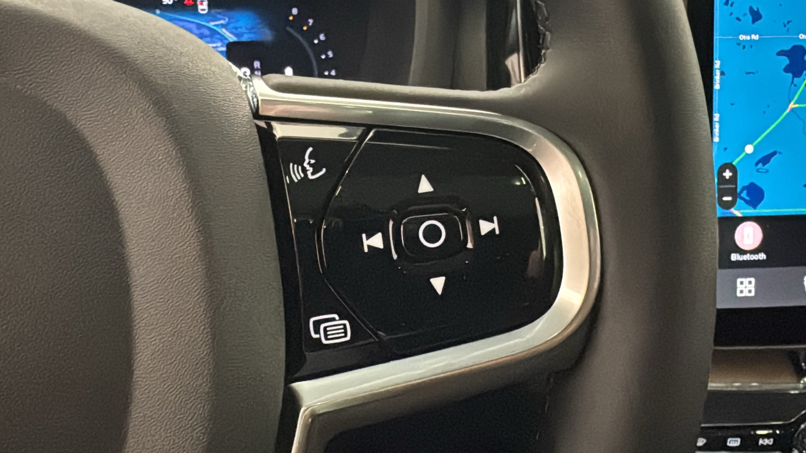 New 2026 Volvo XC60 B5 Plus w/ Protection Package Premier AWD/4WD image 14
