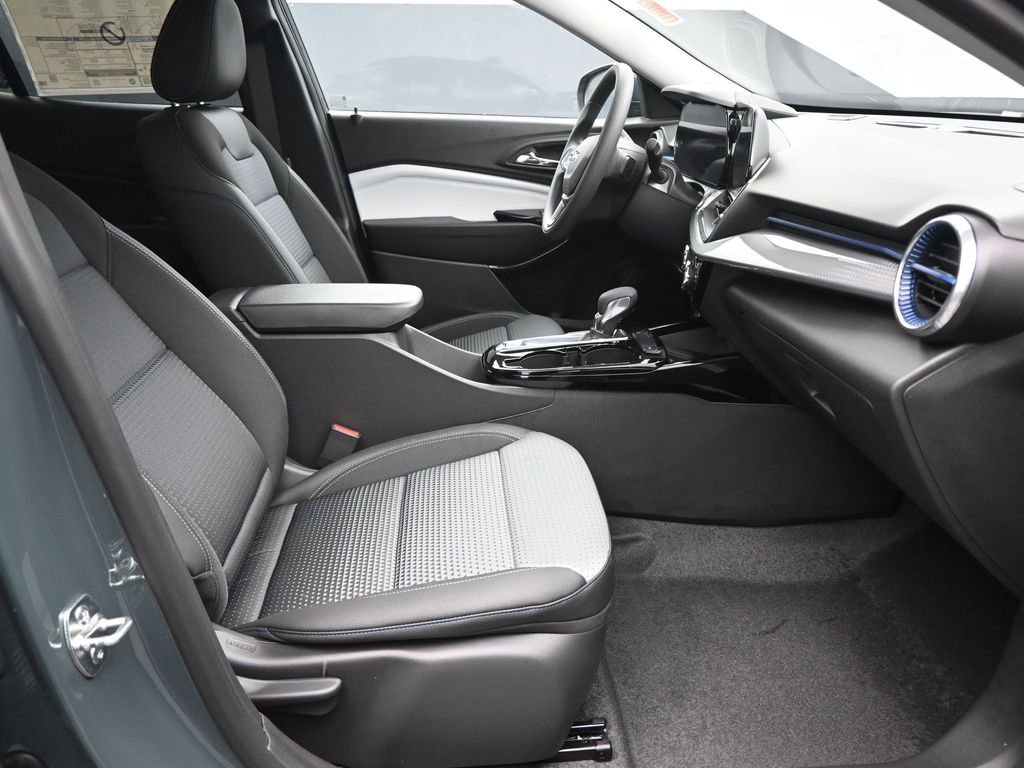 New 2026 Chevrolet Trax LT w/ Sunroof Package image 20