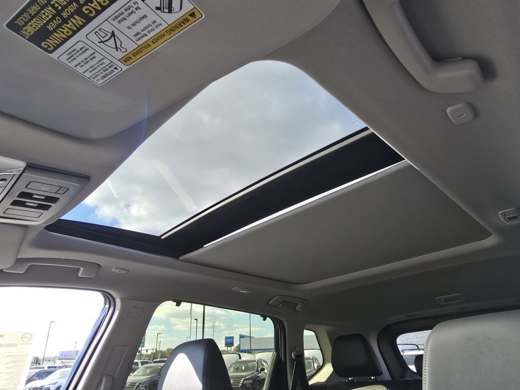 New 2026 Nissan Rogue Platinum w/ Platinum Premium Package image 3