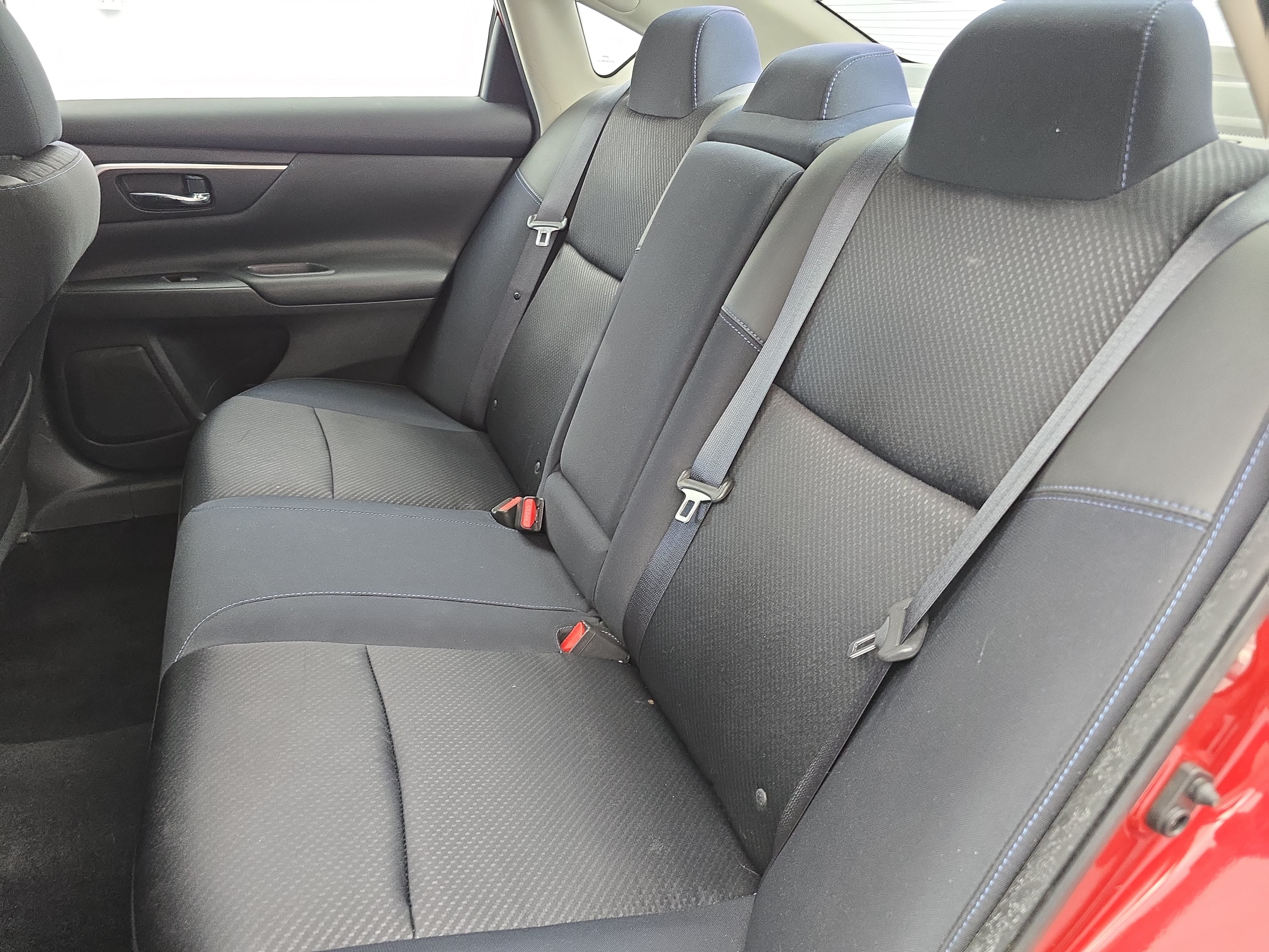 Used 2016 Nissan Altima 2.5 SR w/ Interior Lighting Package FWD image 13