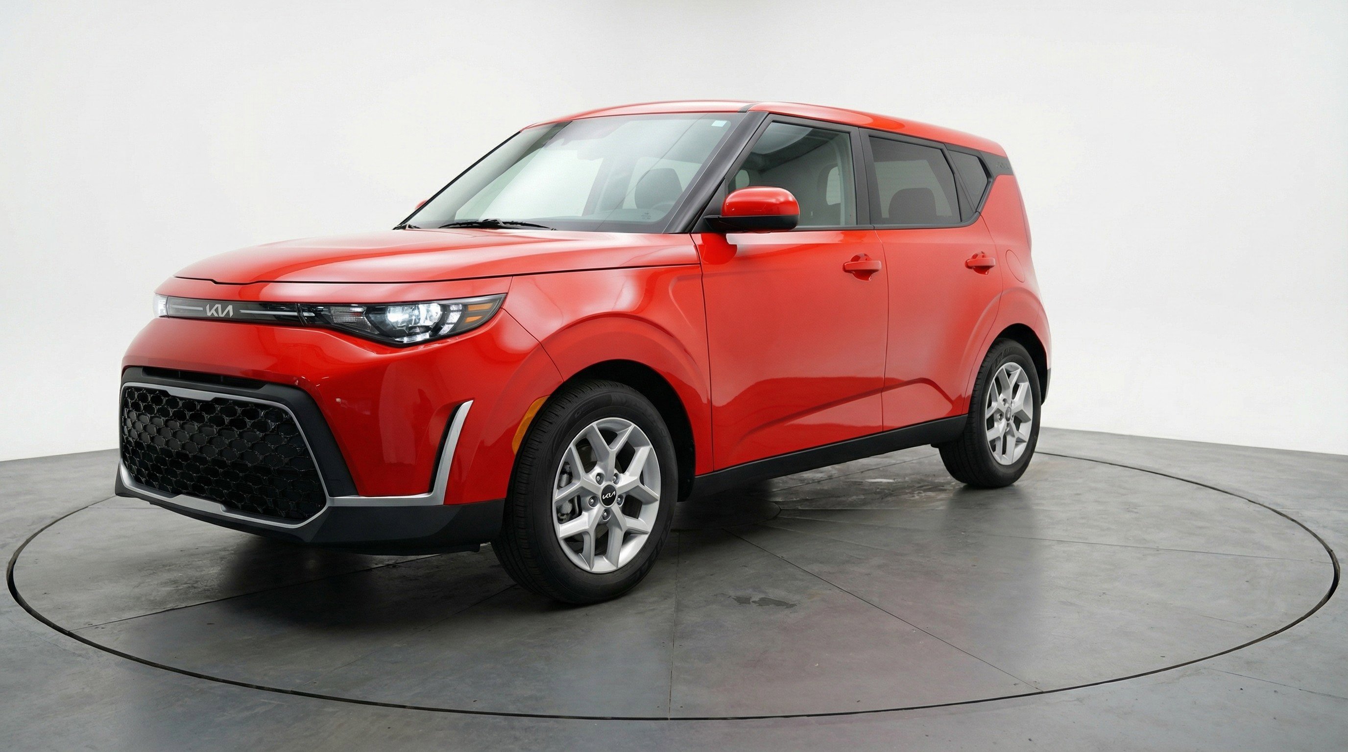 Used 2025 Kia Soul LX w/ LX Technology Package image 3