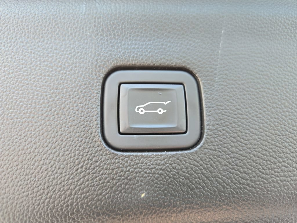 Certified 2020 Buick Enclave Essence w/ Trailering Package, 5000 lbs. AWD/4WD image 10