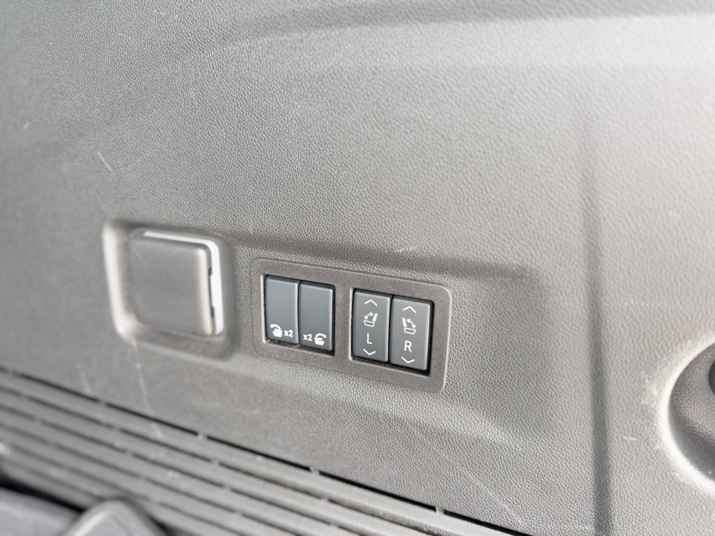 Used 2026 GMC Yukon XL Denali Ultimate w/ LPO, Floor Liner Package AWD/4WD image 27