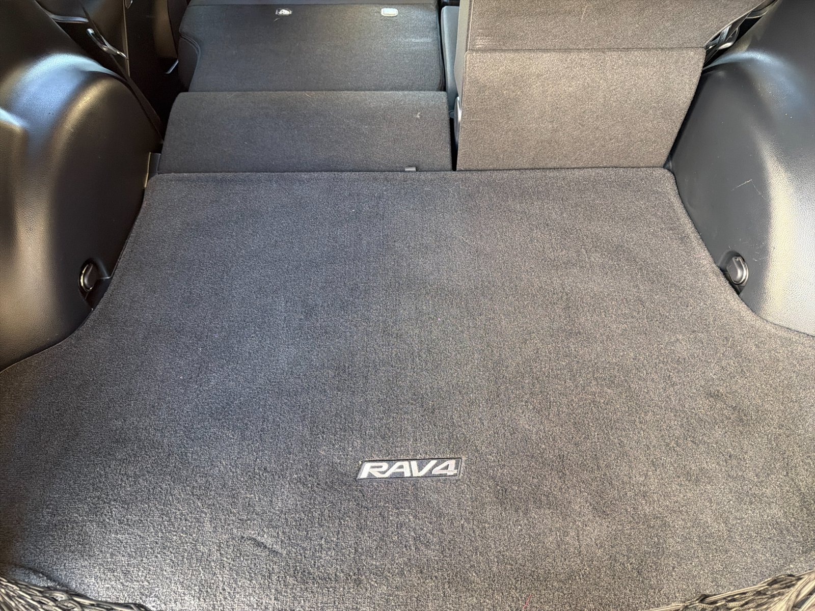Used 2015 Toyota RAV4 LE FWD image 18