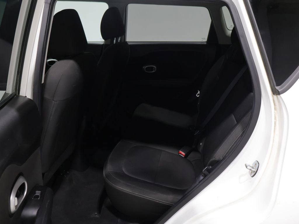 Used 2018 Kia Soul FWD image 16
