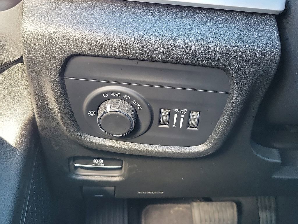 New 2025 Jeep Grand Cherokee L Laredo image 14