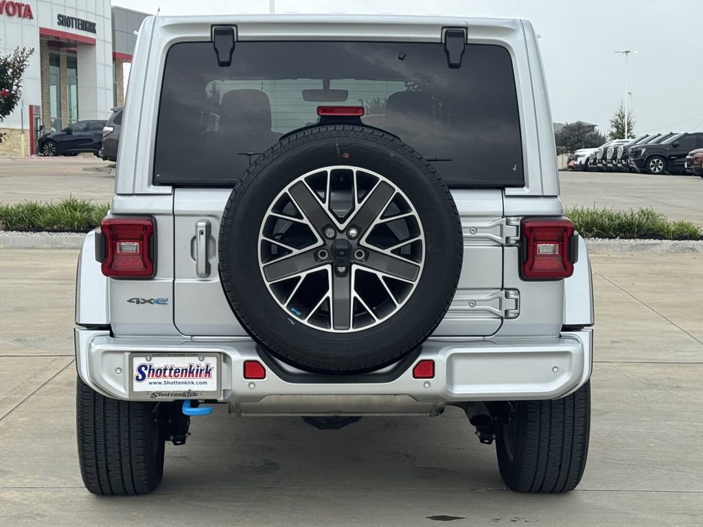 Used 2023 Jeep Wrangler Unlimited Sahara AWD/4WD image 5
