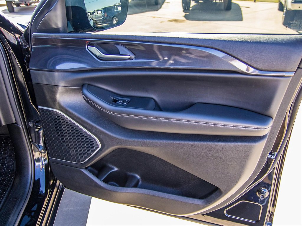 Used 2022 Jeep Grand Cherokee L Laredo image 20