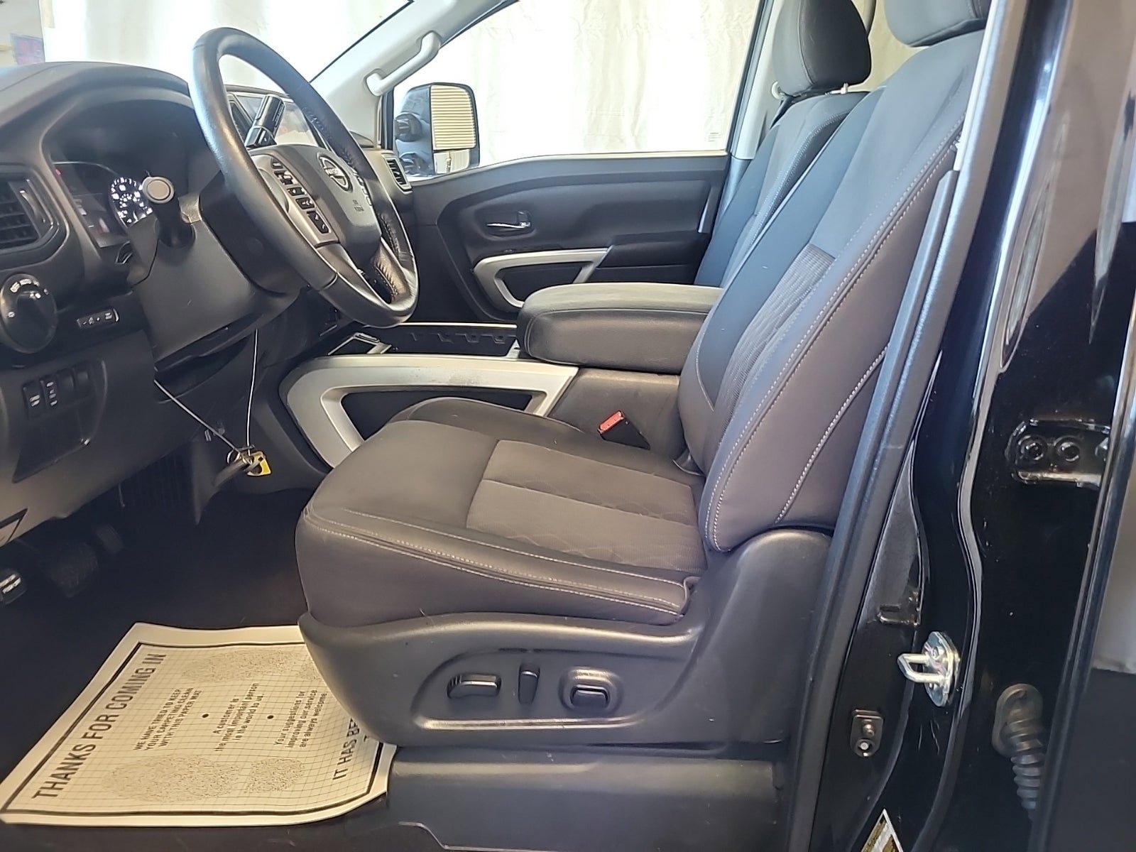 Used 2024 Nissan Titan SV w/ SV Convenience Package image 11