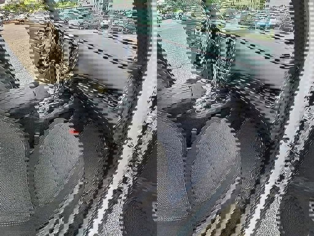 Used 2023 Chevrolet Traverse LT image 46