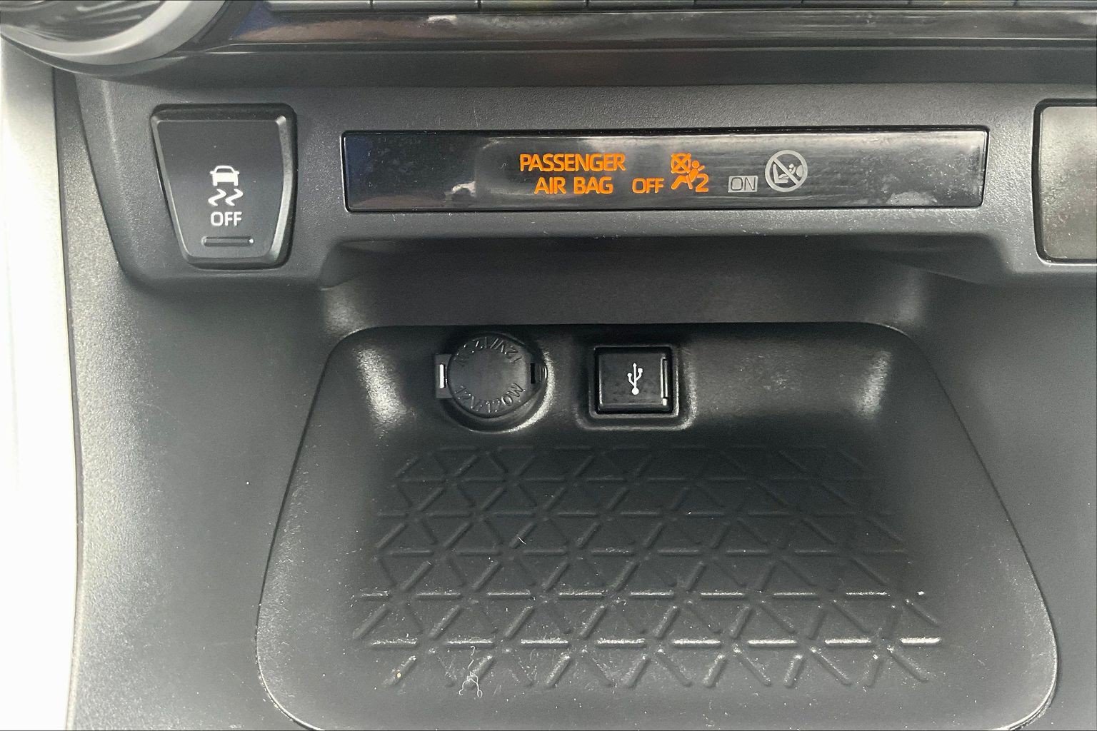 Used 2021 Toyota RAV4 LE AWD/4WD image 25