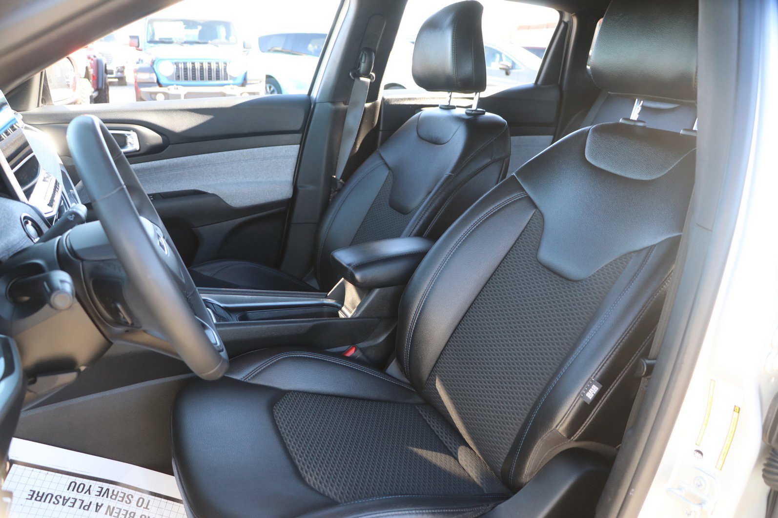 Used 2024 Jeep Compass Latitude image 14