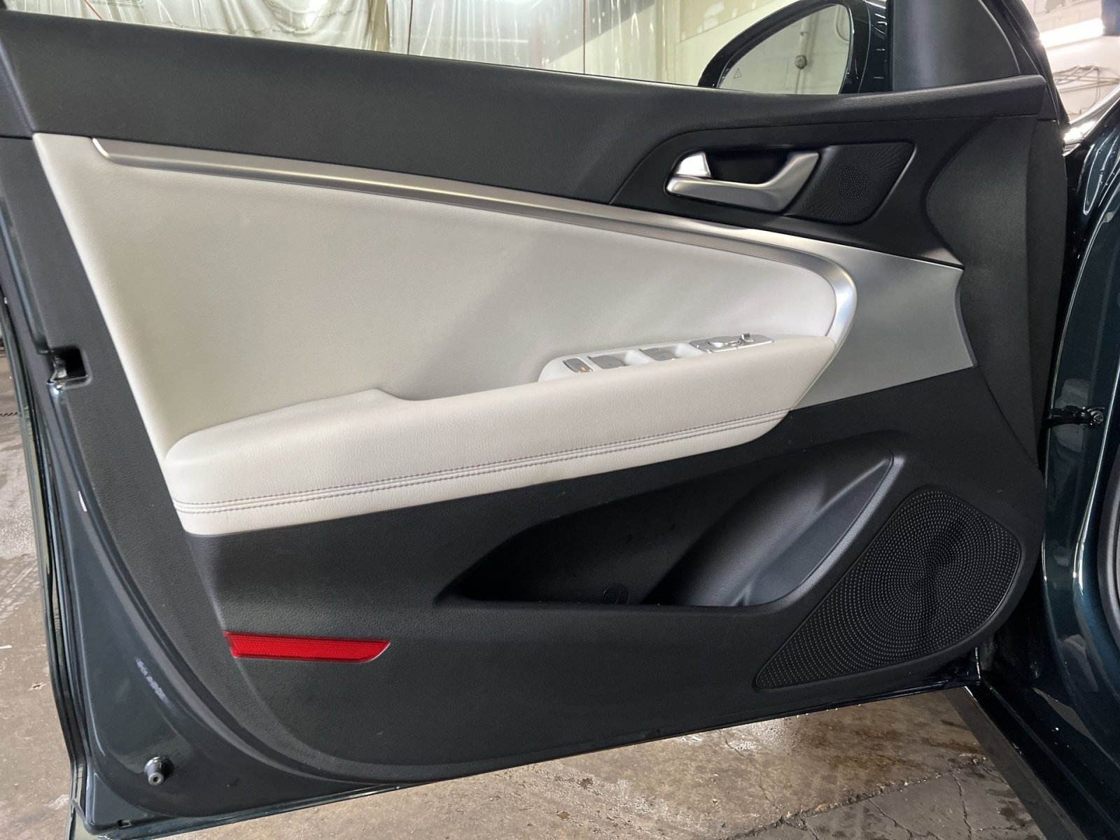 Used 2024 Genesis G70 2.5T image 14