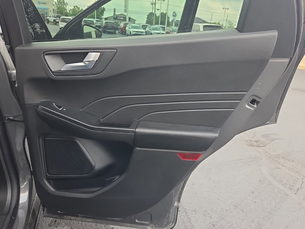 Used 2025 Ford Escape Platinum AWD/4WD image 15