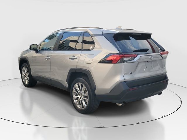 Used 2020 Toyota RAV4 XLE Premium image 5