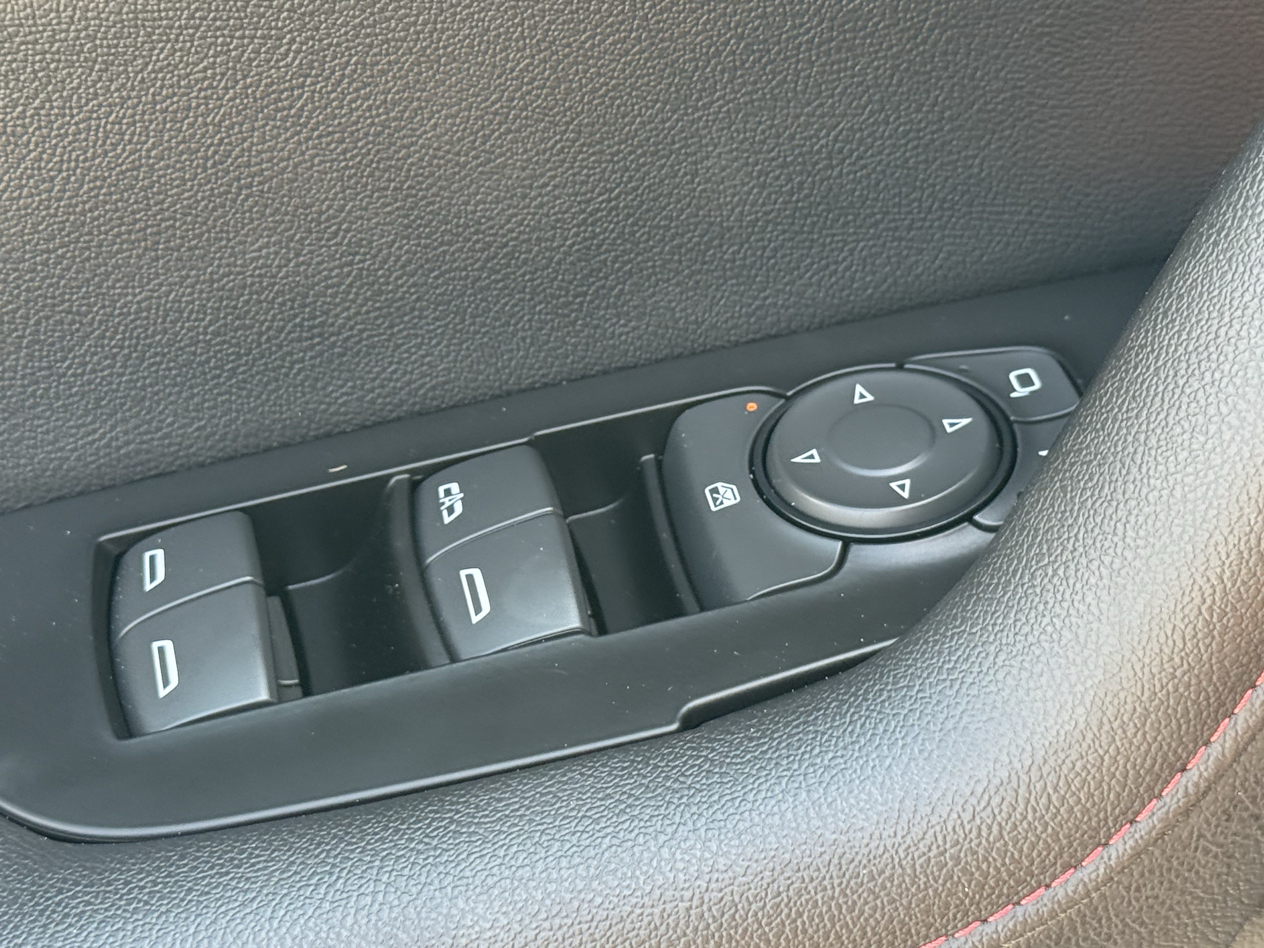 Used 2025 Chevrolet Blazer RS FWD image 28