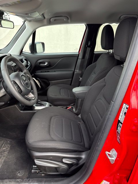 Used 2022 Jeep Renegade Latitude AWD/4WD image 11