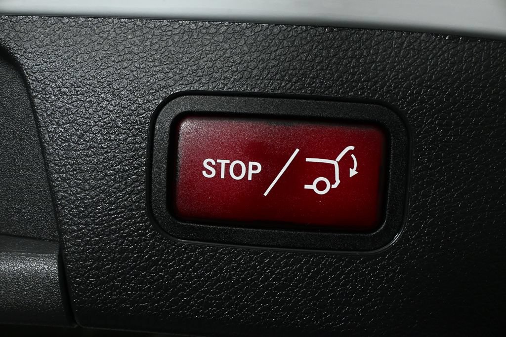 Certified 2020 Mercedes-Benz GLA 250 4MATIC image 32