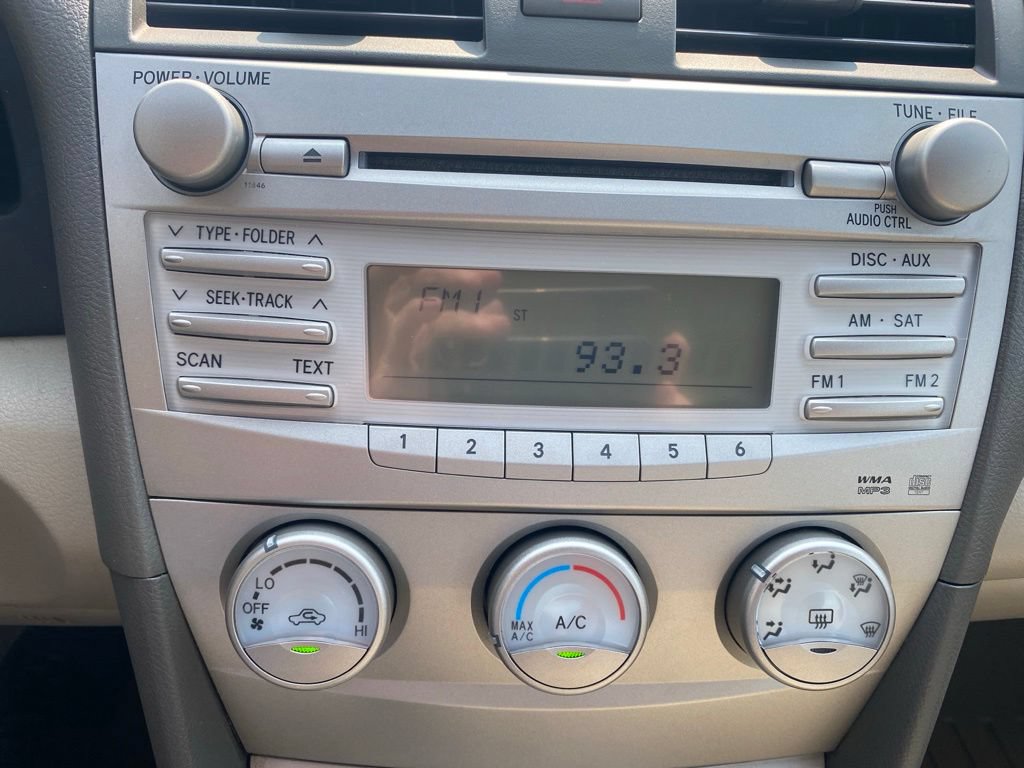 Used 2011 Toyota Camry LE FWD image 16