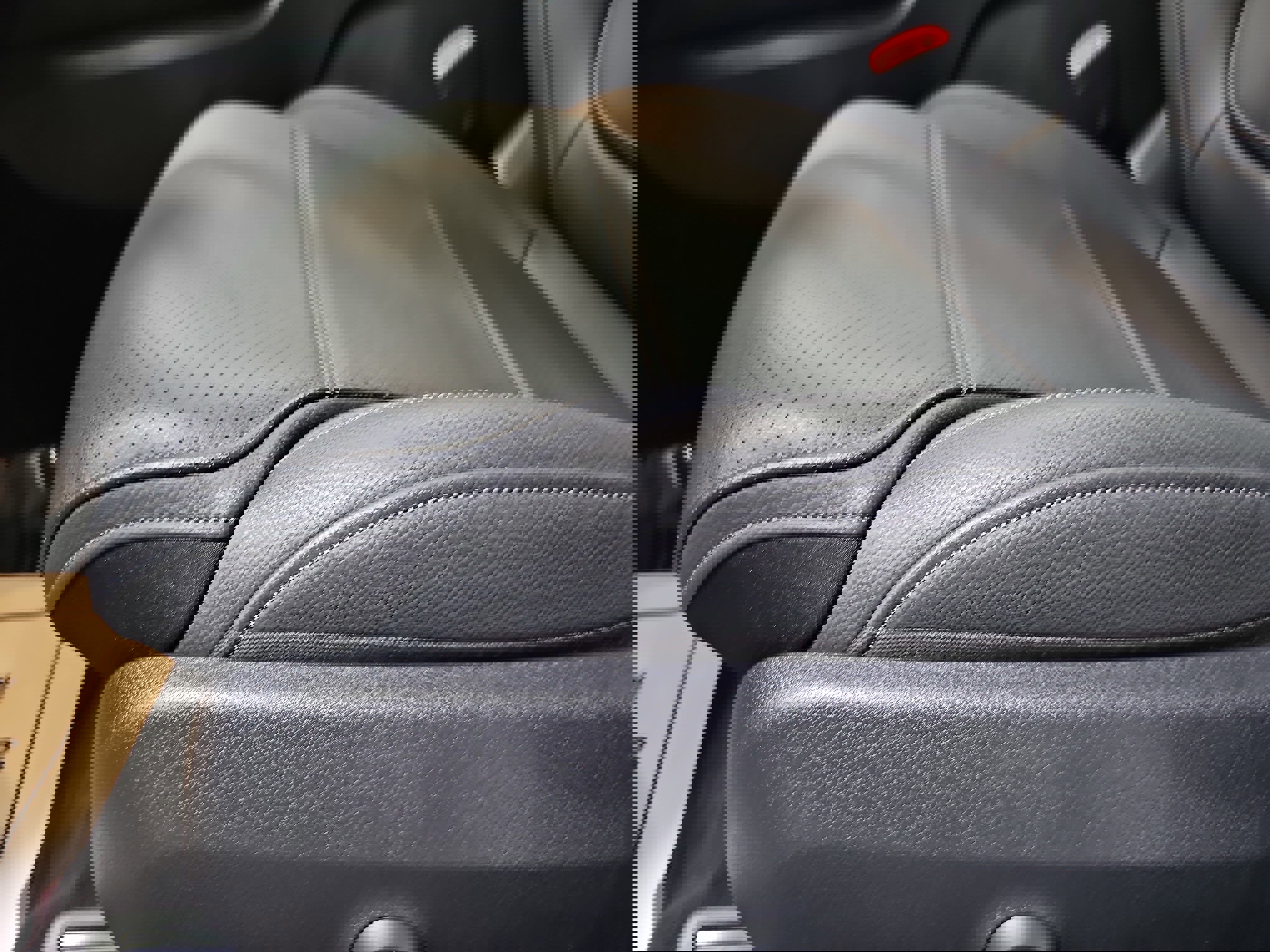 Certified 2025 Mercedes-Benz GLC 300 image 32