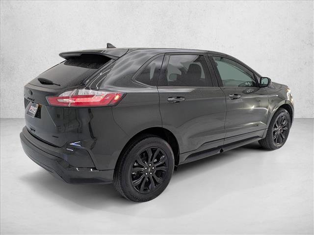 Used 2024 Ford Edge SE w/ Black Appearance Package image 5