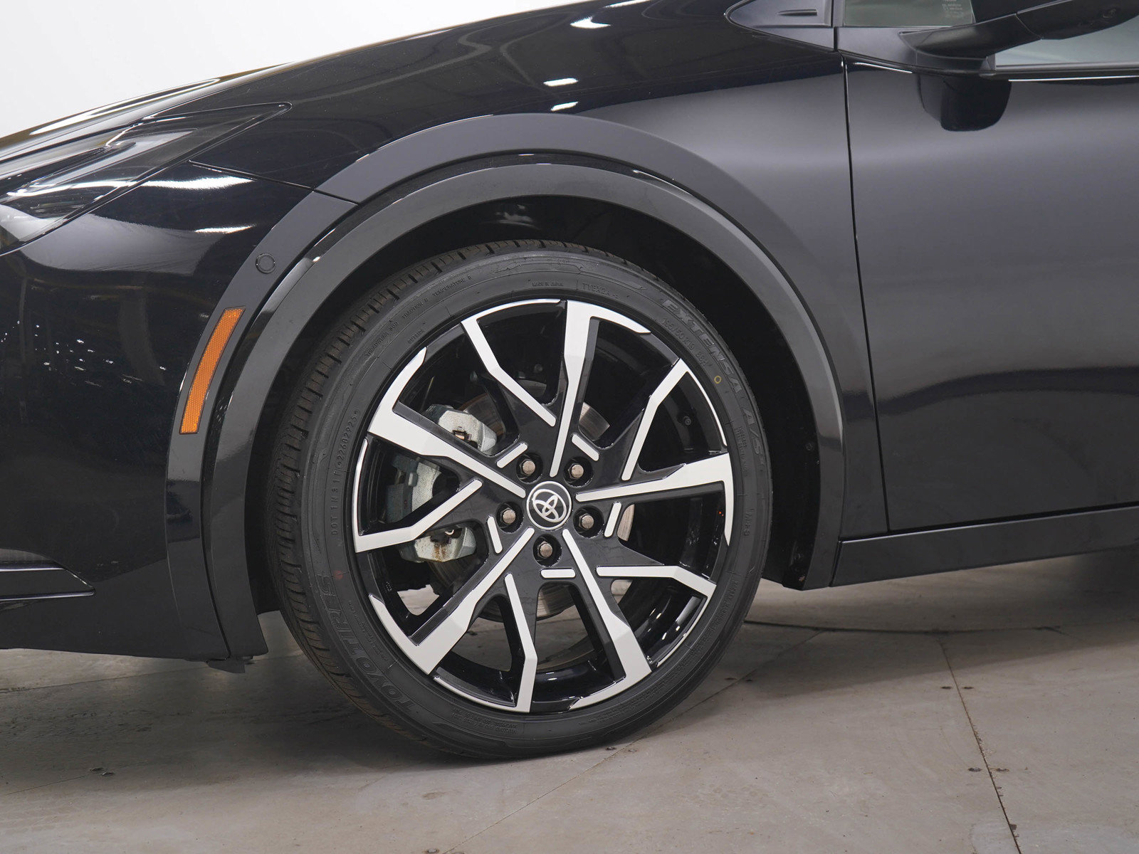 Used 2026 Toyota Prius Plug-In Hybrid w/ Limited Premium Package image 30