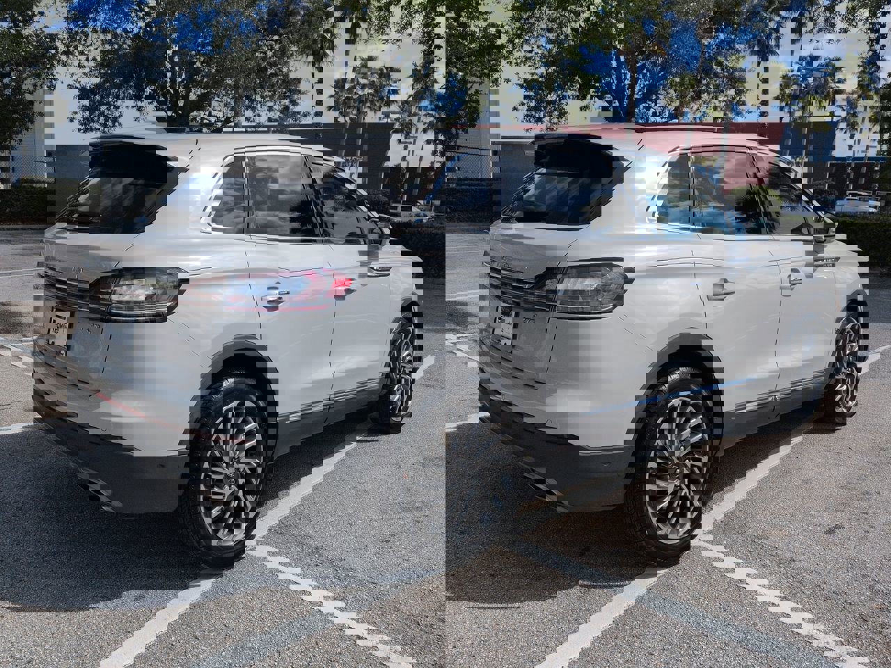 Certified 2020 Lincoln Nautilus Reserve w/ Equipment Group 201A image 4