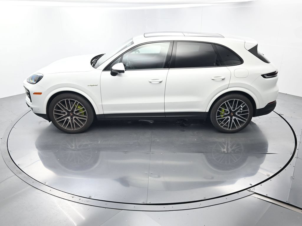 Certified 2025 Porsche Cayenne S AWD/4WD image 31
