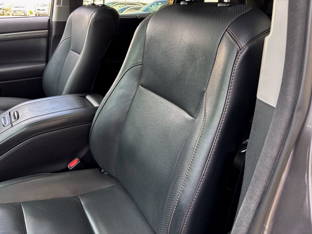 Used 2017 Toyota Highlander Limited AWD/4WD image 19