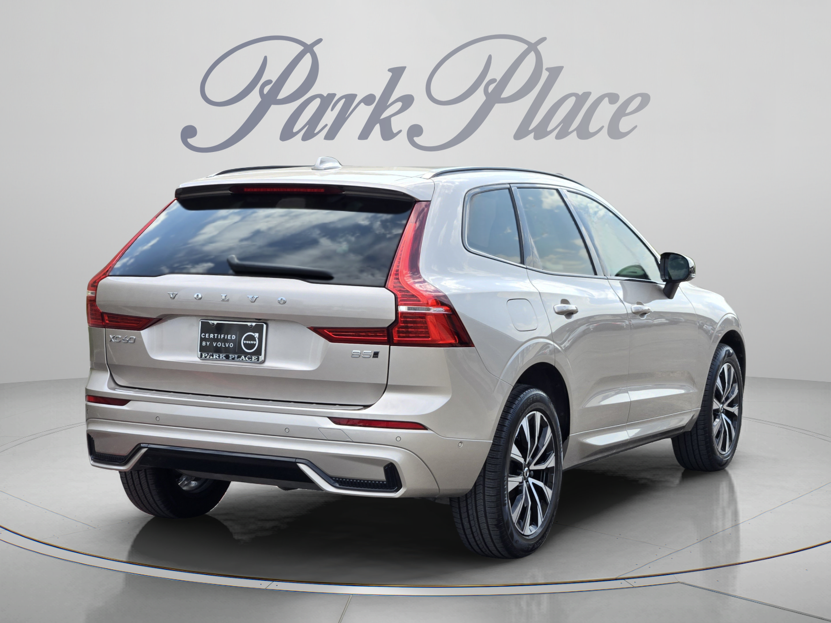 Used 2024 Volvo XC60 B5 Plus w/ Protection Package Premier AWD/4WD image 6