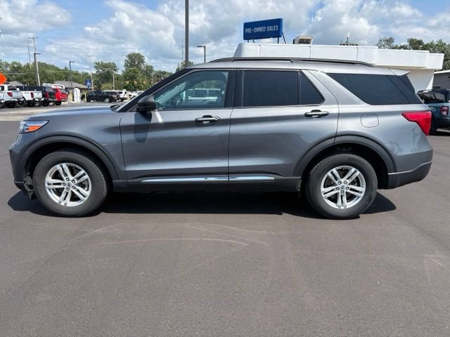 Used 2024 Ford Explorer XLT w/ Equipment Group 202A AWD/4WD image 2