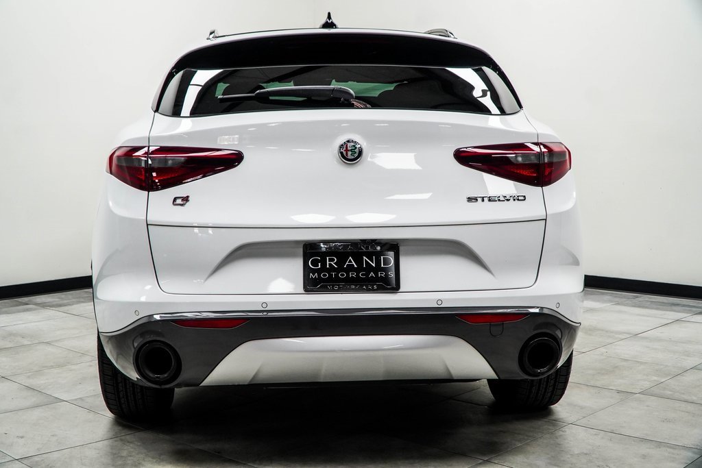 Used 2022 Alfa Romeo Stelvio Ti image 8