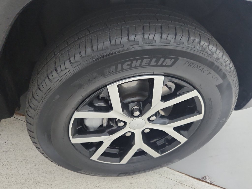 Certified 2024 Jeep Grand Cherokee Limited AWD/4WD image 37