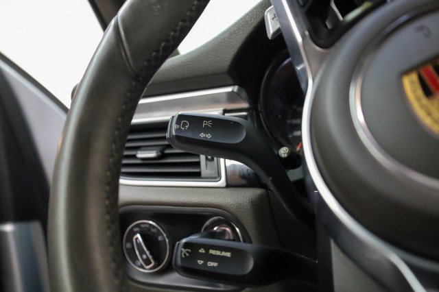 Used 2018 Porsche Macan image 10