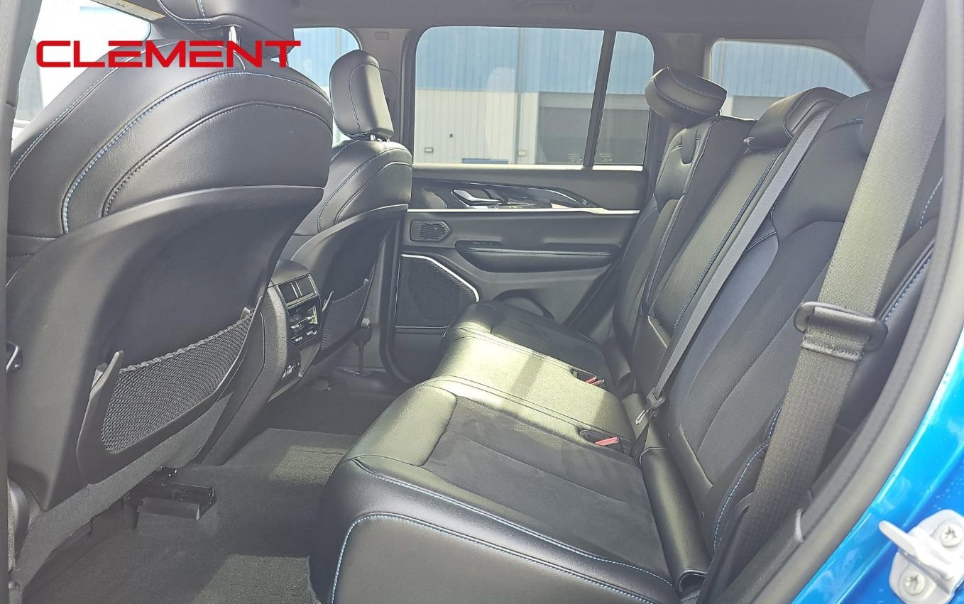 Used 2022 Jeep Grand Cherokee Trailhawk w/ Advanced Protech Group II AWD/4WD image 18