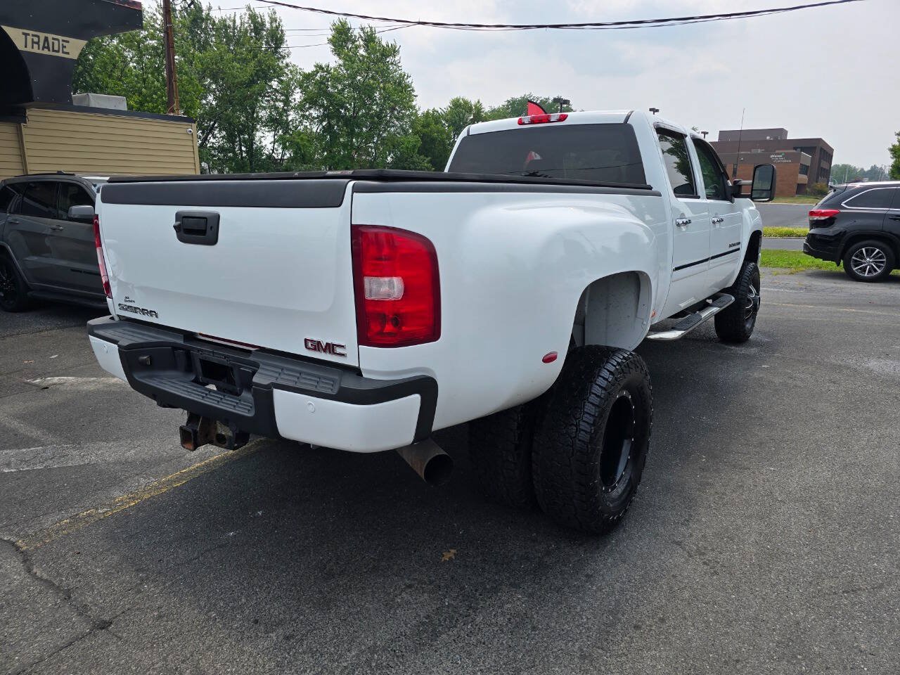 Used 2011 GMC Sierra 3500 Denali AWD/4WD image 3