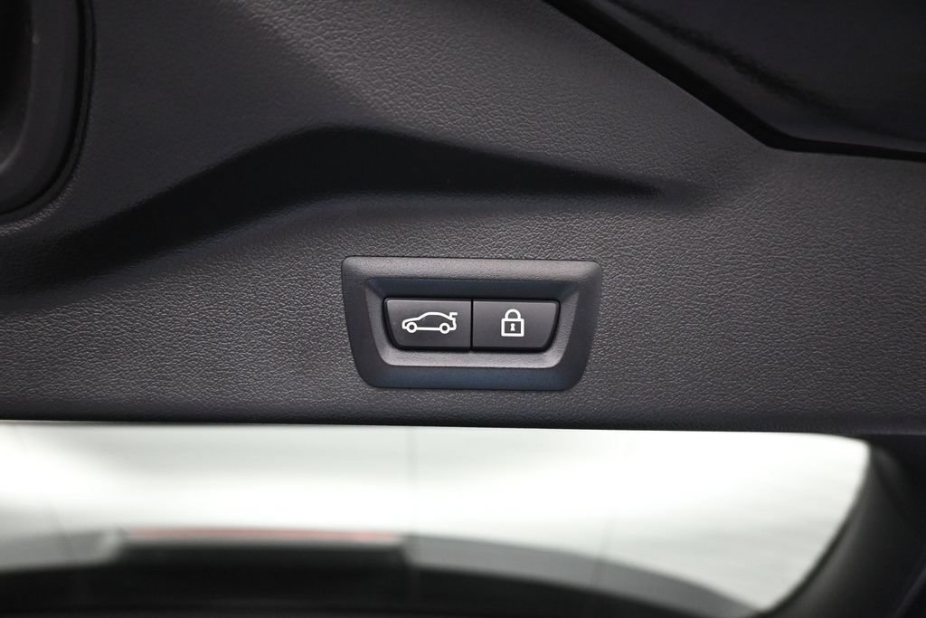 Used 2022 BMW X5 xDrive40i w/ Premium Package AWD/4WD image 32