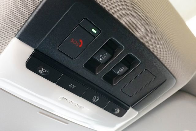 Used 2025 Nissan Rogue SV w/ SV Premium Package image 31