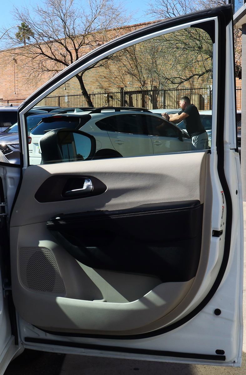 Used 2020 Chrysler Voyager L FWD image 30