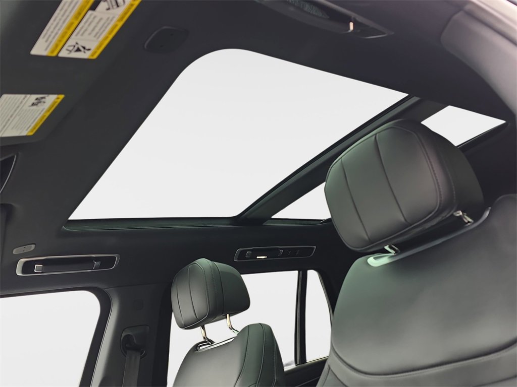 New 2025 Land Rover Range Rover Long Wheelbase SE image 31