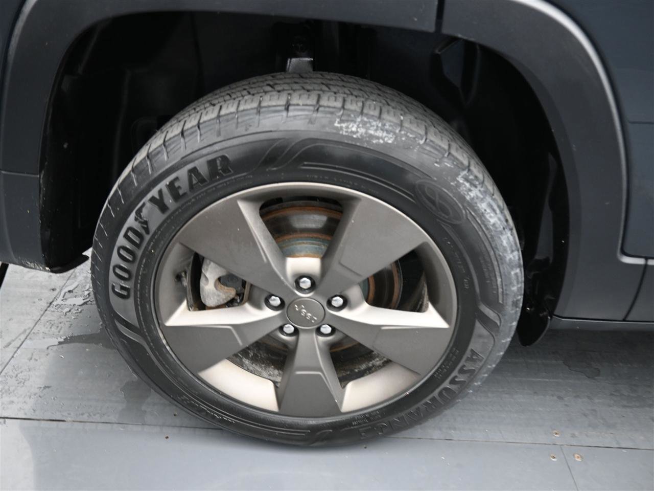 Used 2017 Jeep Cherokee 75th Anniversary image 20