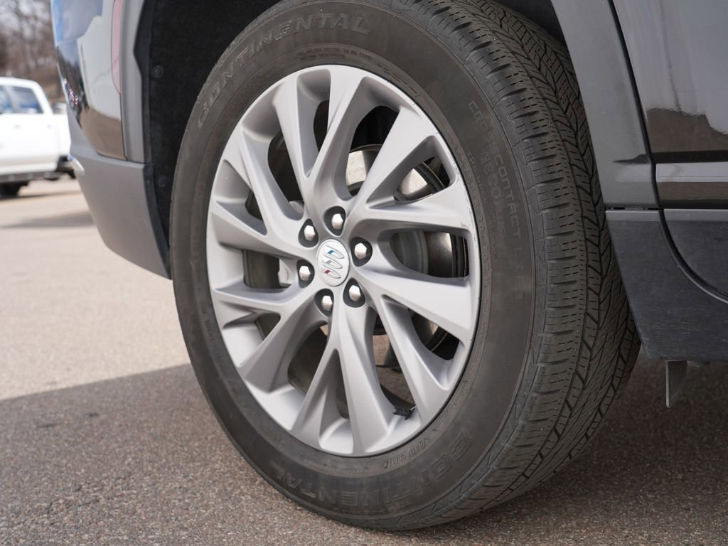 Used 2025 Buick Enclave Preferred AWD/4WD image 31