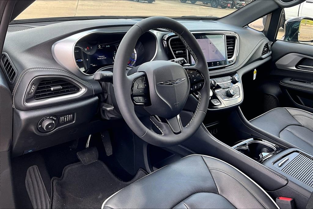 New 2025 Chrysler Pacifica Premium image 5