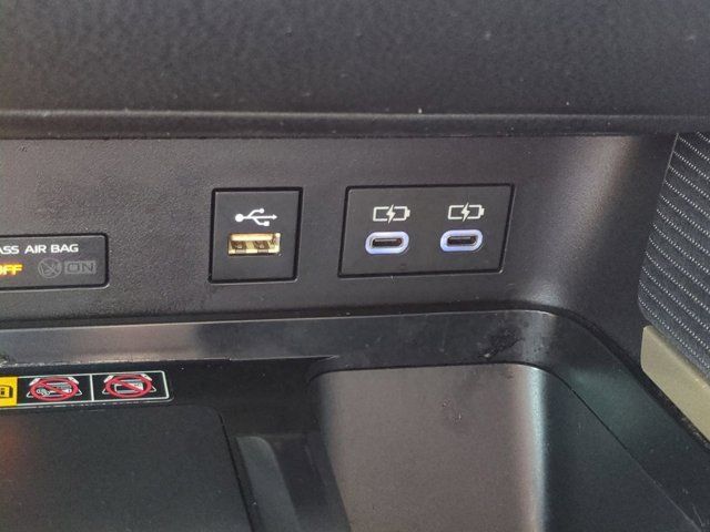 Used 2025 Toyota Camry SE FWD image 19