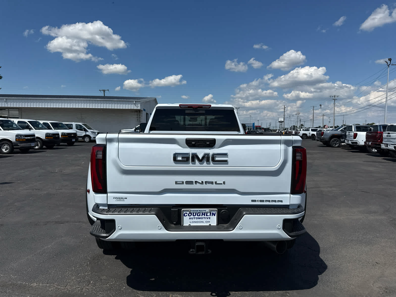 New 2026 GMC Sierra 3500 Denali Ultimate w/ LPO, Black Badging Package AWD/4WD image 4